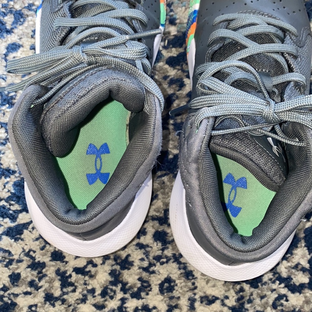 Under armour jet 21 youth basketball shoe EUC size 5 - Picture 2 of 5